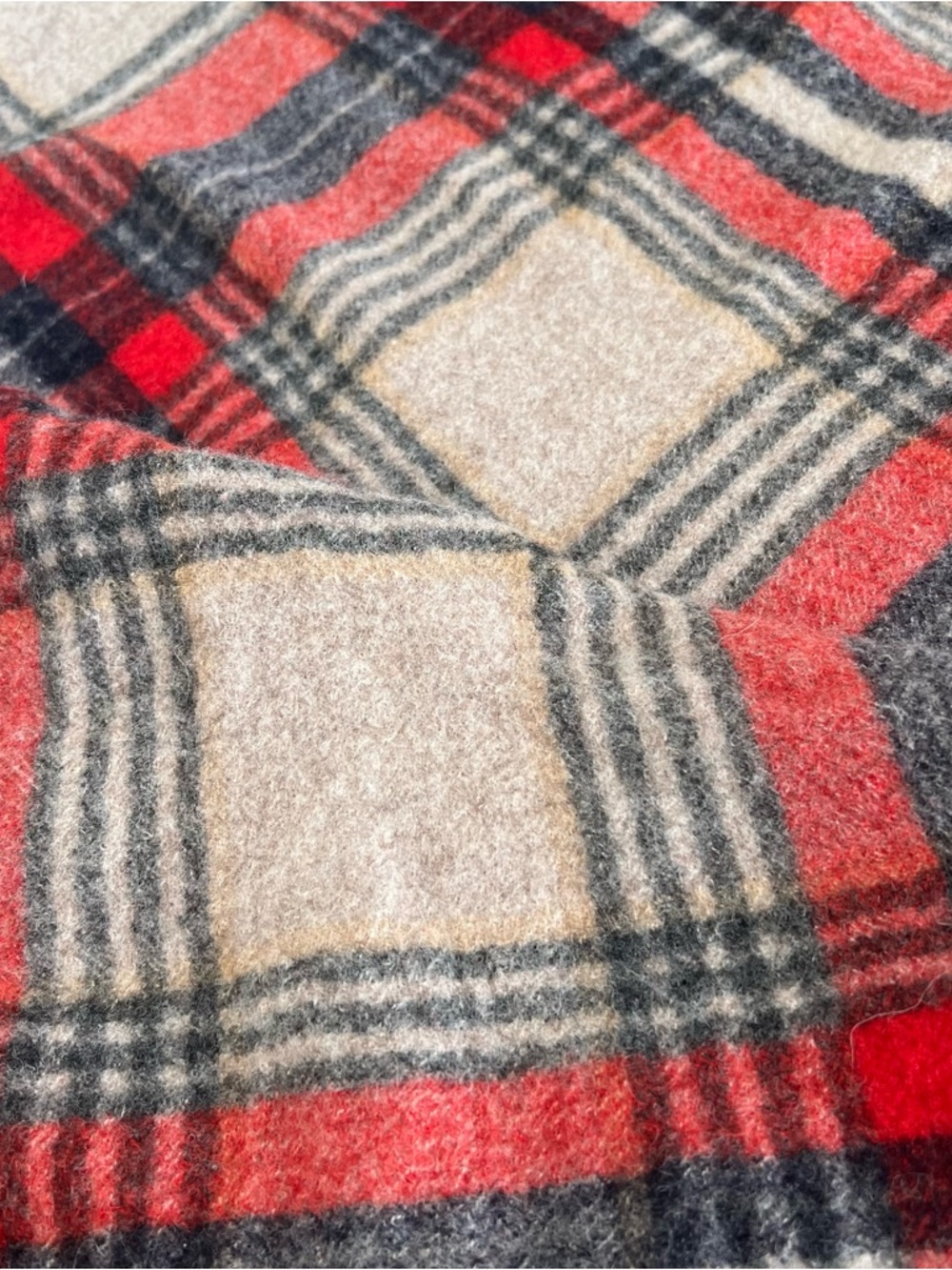 Madewell Plaid Wool Scarf in Red, Black & Cream Lagen Look  Cozy Boho Chic
